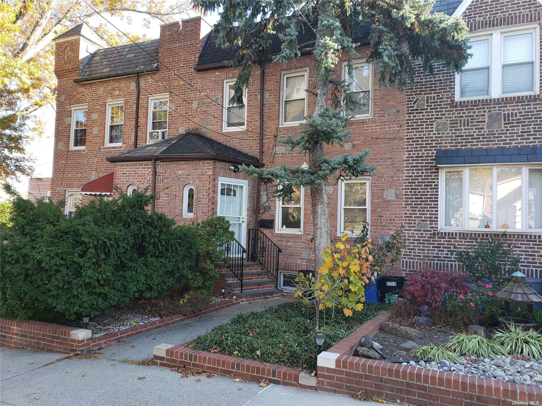 Penelope Avenue, Middle Village, Queens, NY - 3 Bedrooms  
2 Bathrooms  
7 Rooms - 