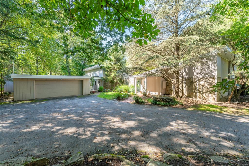 26 Cradle Rock Road, Pound Ridge, New York image 2