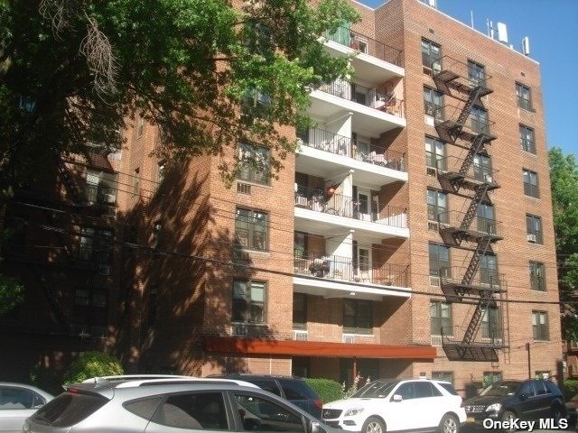 3825 Parsons Boulevard 1J, Flushing, Queens, NY - 2 Bedrooms  
1 Bathrooms  
4 Rooms - 