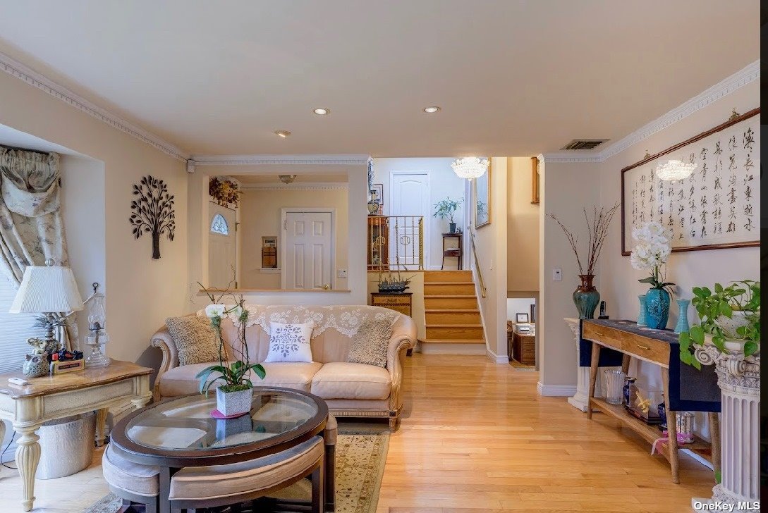 Photo 5 of 16 of 18 Bellwood Drive house