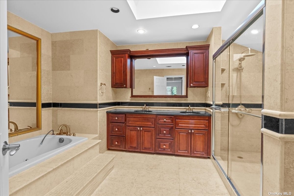 6820 N Hempstead Turnpike, Oyster Bay Cove, New York image 14