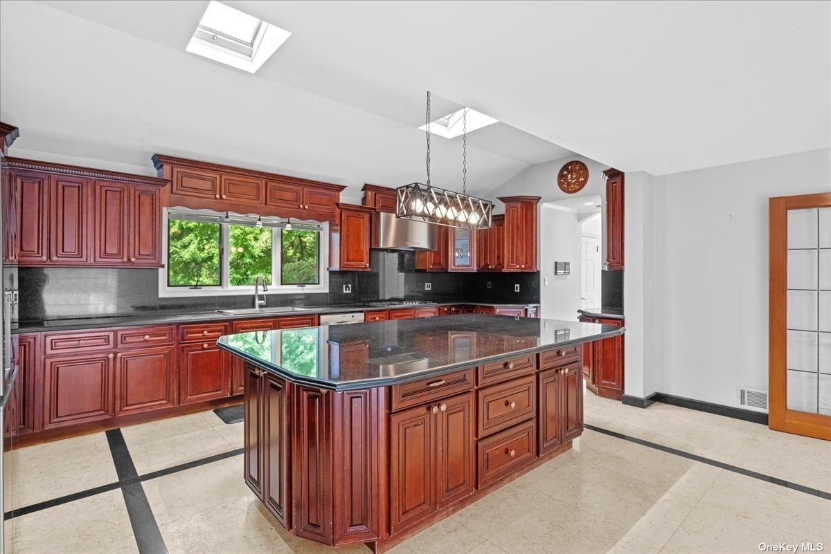 6820 N Hempstead Turnpike, Oyster Bay Cove, New York image 9