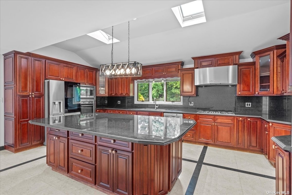 6820 N Hempstead Turnpike, Oyster Bay Cove, New York image 10