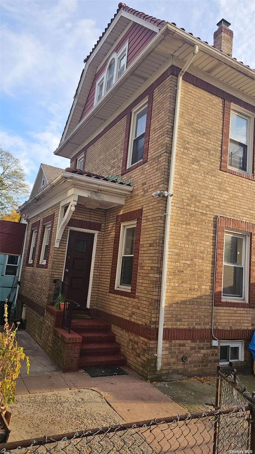 Liverpool Street, Jamaica, Queens, NY - 7 Bedrooms  
3 Bathrooms  
12 Rooms - 