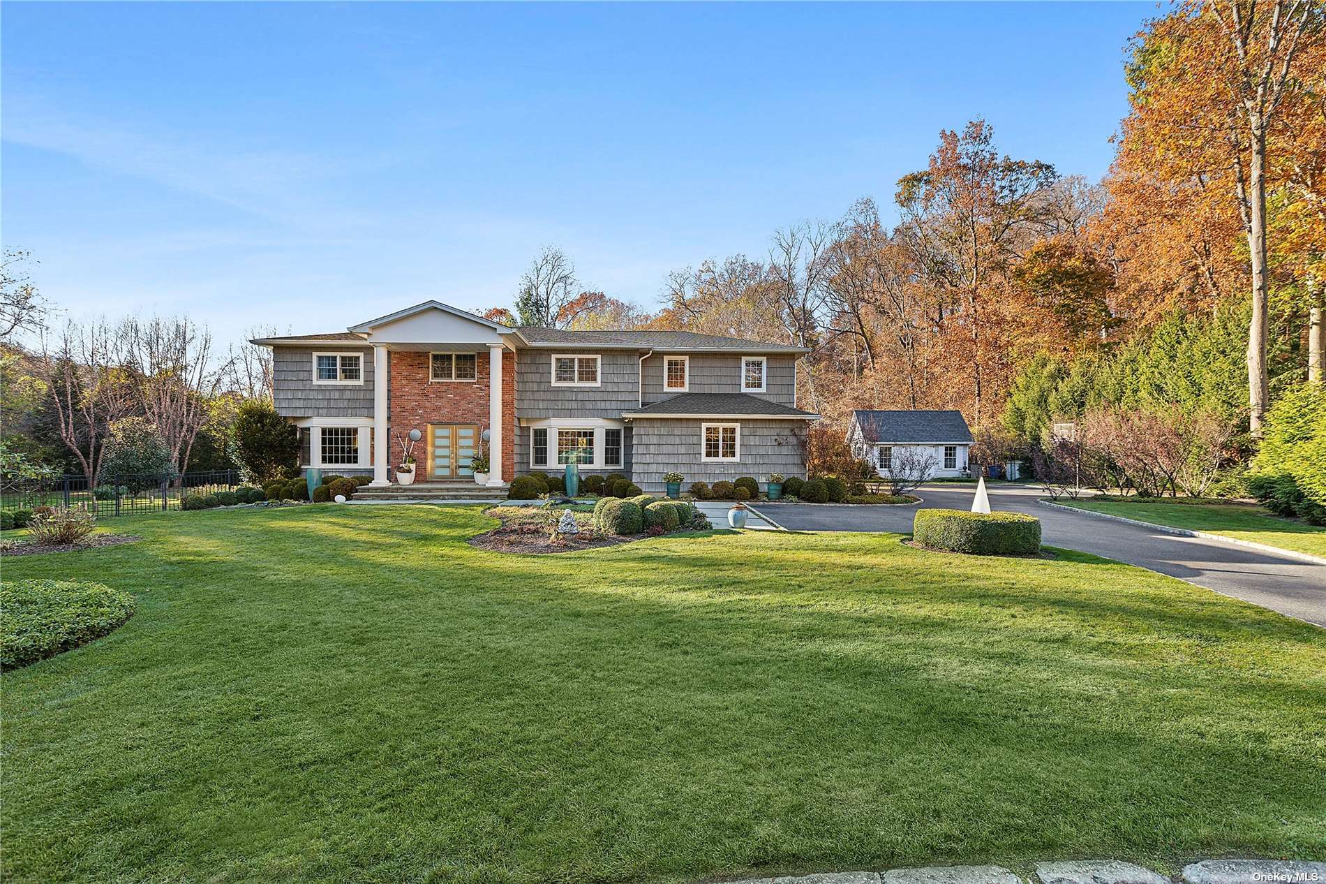 Flower Hill Court, Huntington, Hamptons, NY - 5 Bedrooms  
5 Bathrooms - 