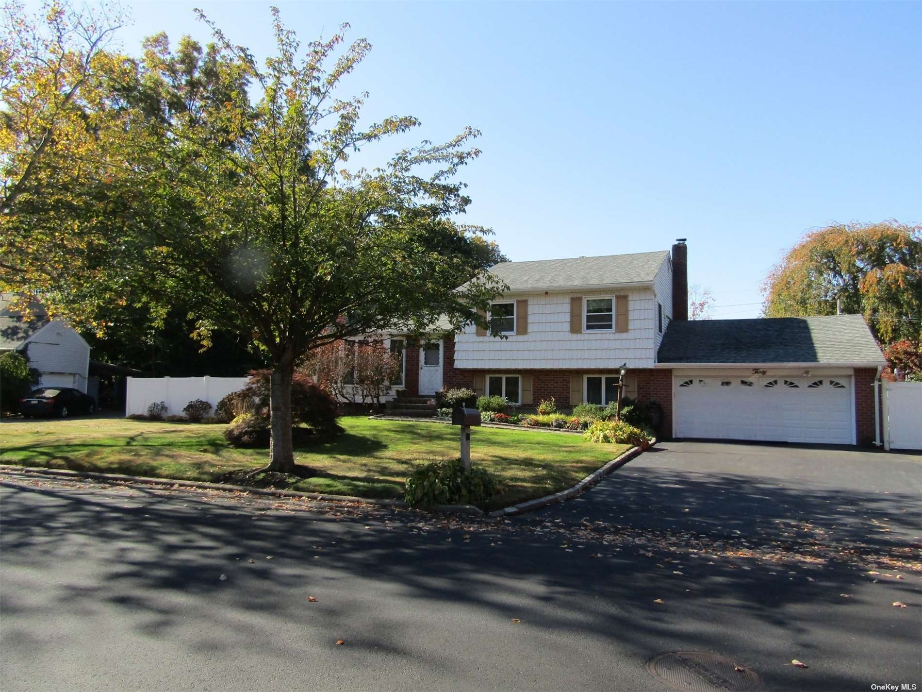 30 Brand Drive, Huntington, Hamptons, NY - 3 Bedrooms  
2 Bathrooms - 