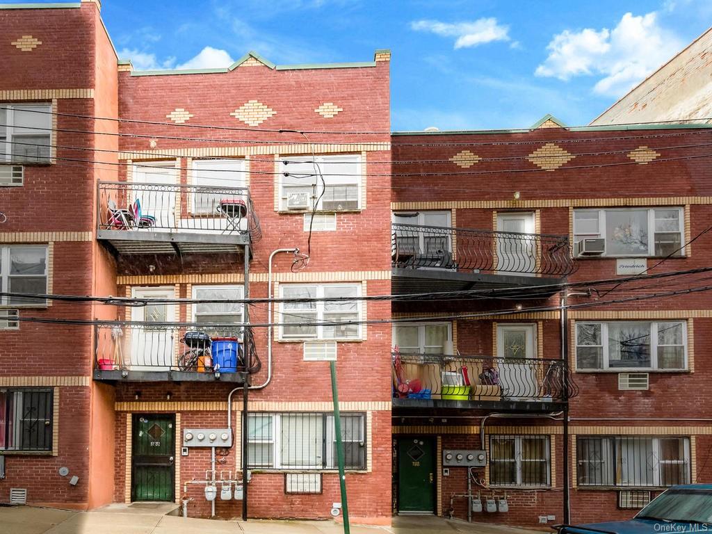 186 W 168th Street, Bronx, New York - 6 Bedrooms  
3 Bathrooms - 