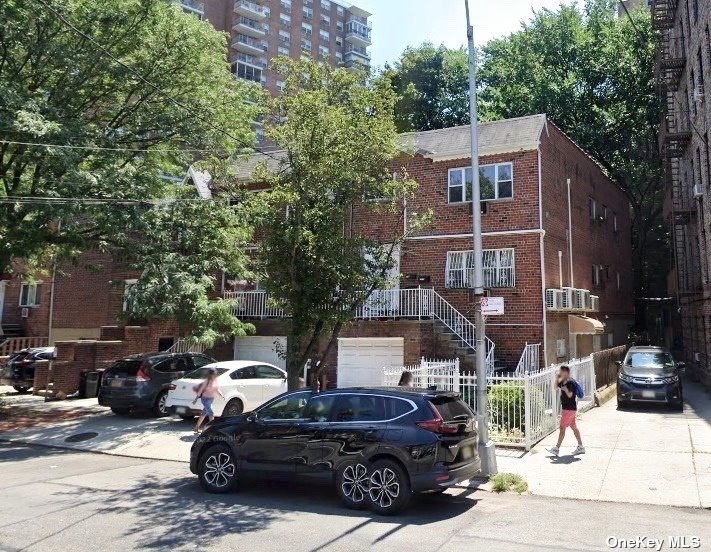 Property for Sale at 3846 Bailey Avenue, Bronx, New York - Bedrooms: 7 
Bathrooms: 3 
Rooms: 18  - $1,290,000