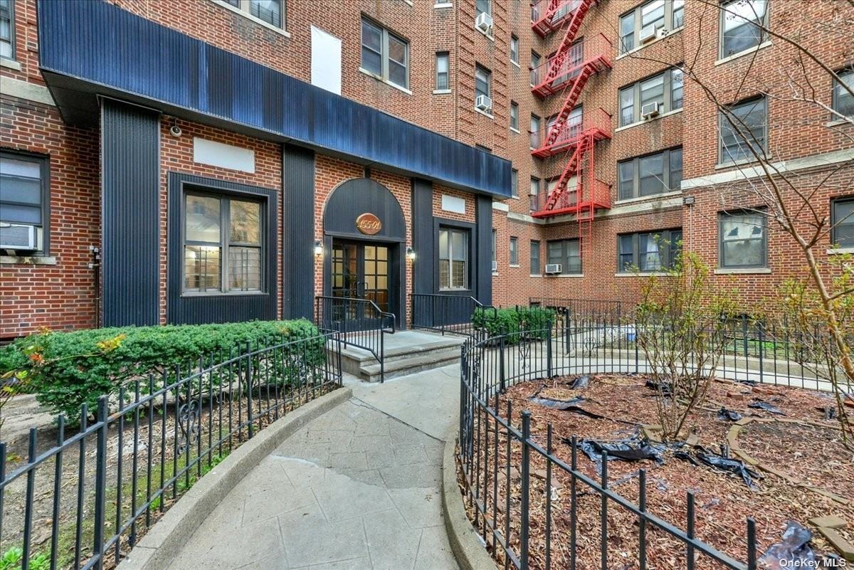 155-01 90th Avenue Ave #5U, Jamaica, New York image 17