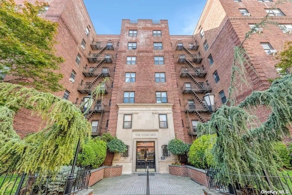 Property for Sale at 2540 31st Avenue 6D, Long Island City, Queens, NY - Bedrooms: 1 
Bathrooms: 1 
Rooms: 3  - $645,000