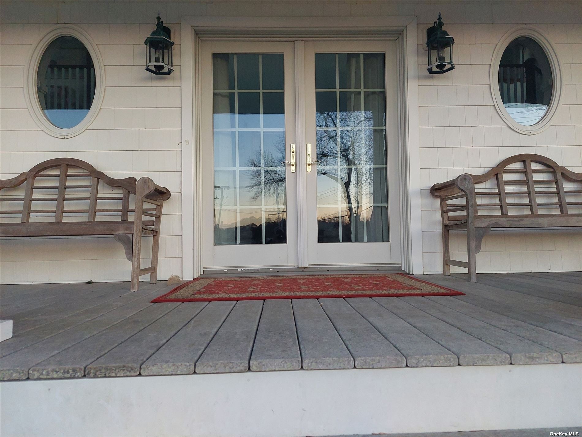 2975 N Bayview Road, Southold, Hamptons, NY - 3 Bedrooms  
4 Bathrooms - 