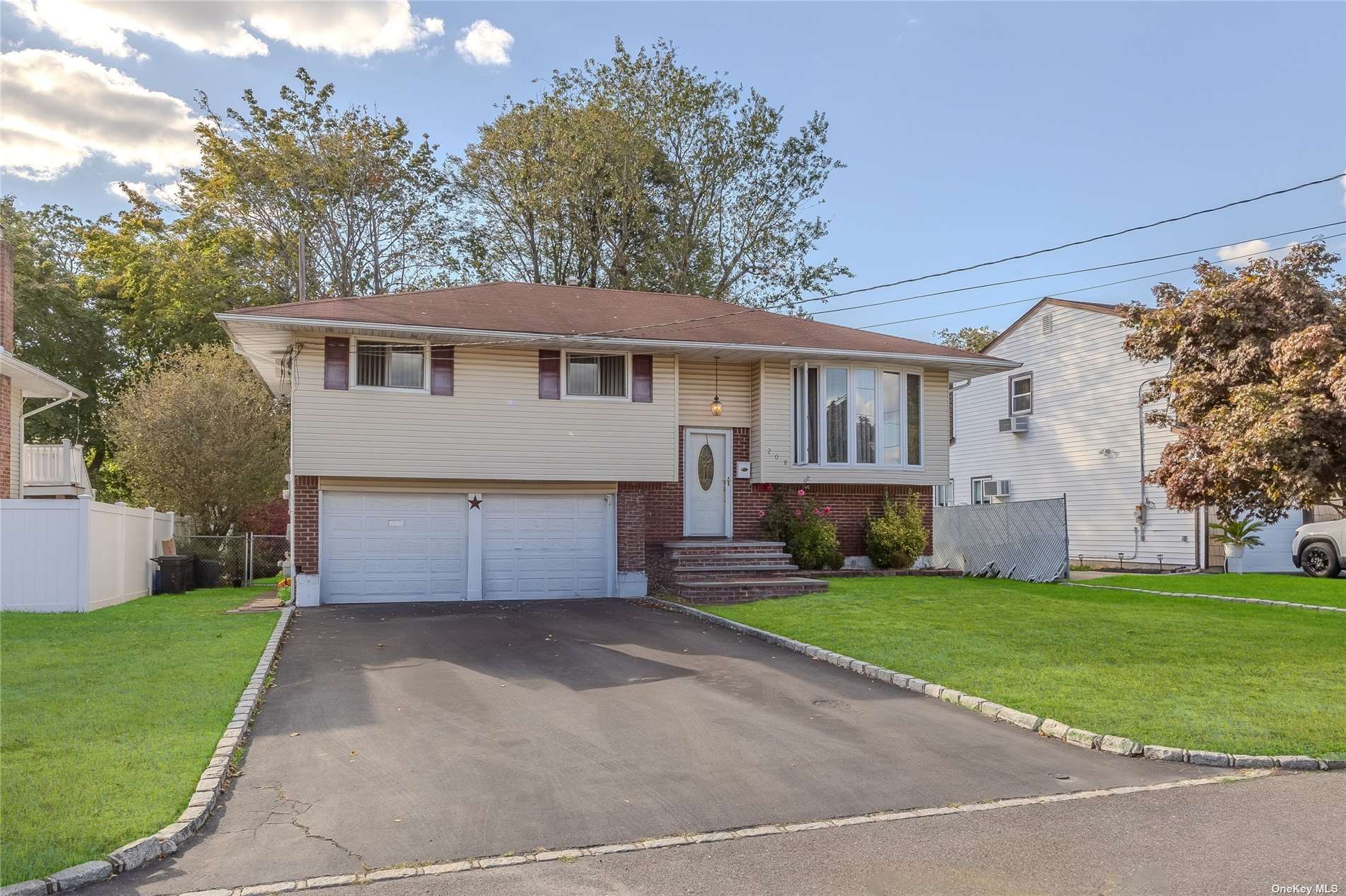 208 Irving Avenue, Deer Park, New York image 2