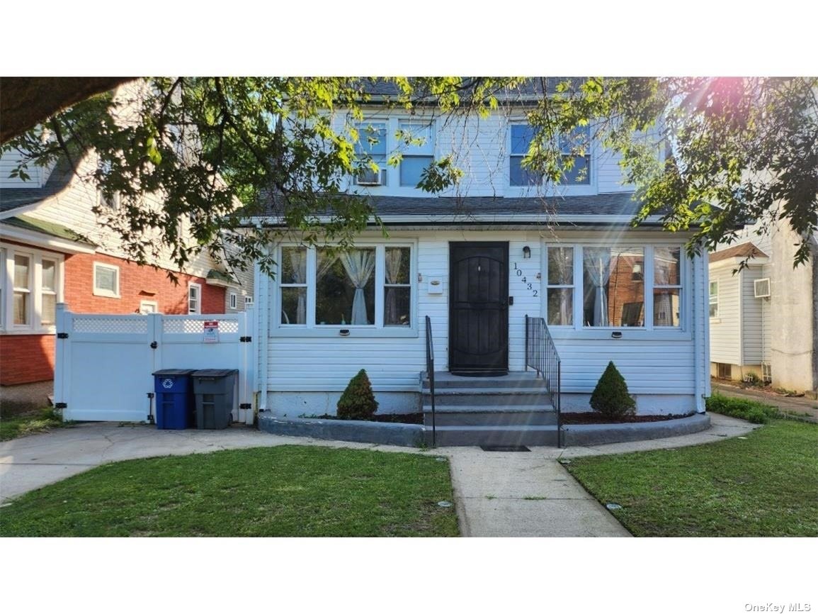 Property for Sale at 10432 194th Street, Saint Albans, Queens, NY - Bedrooms: 4 
Bathrooms: 3 
Rooms: 8  - $899,000