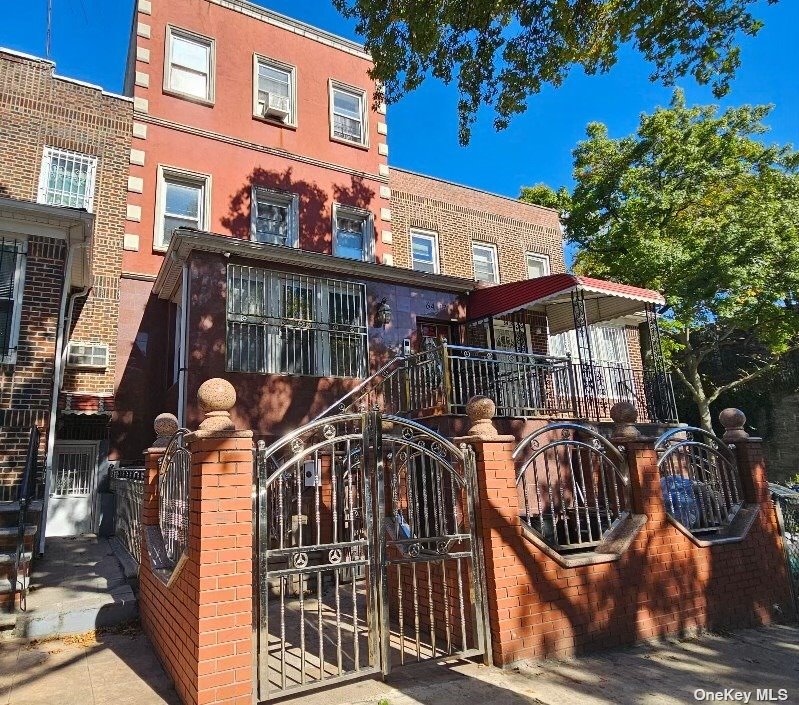 Property for Sale at 6417 35 Avenue, Woodside, Queens, NY - Bedrooms: 8 
Bathrooms: 5 
Rooms: 15  - $1,638,888