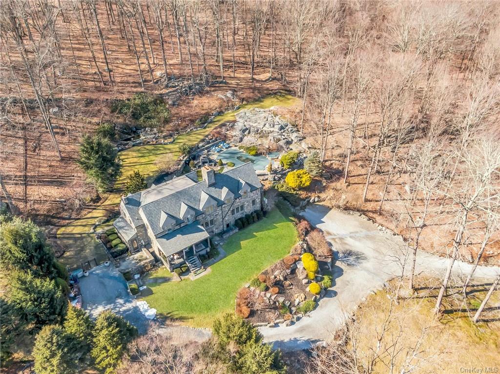 Property for Sale at 14 Loos Lane, Putnam Valley, New York - Bedrooms: 5 
Bathrooms: 4.5 
Rooms: 11  - $1,298,000