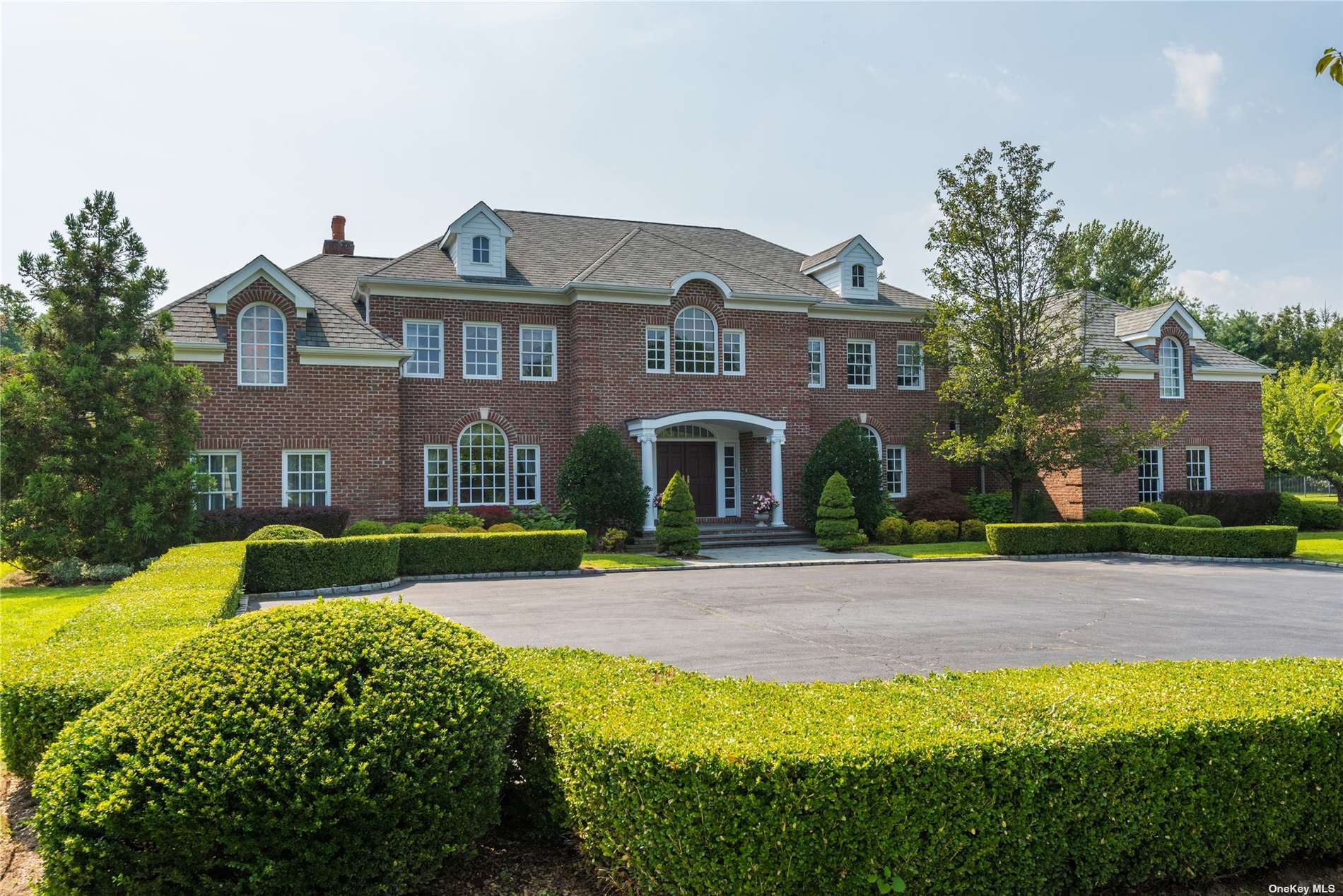 4 Tatem Way, Old Westbury, New York image 1