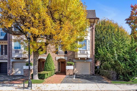 13-25 Estates Lane 3F Bayside NY 11360