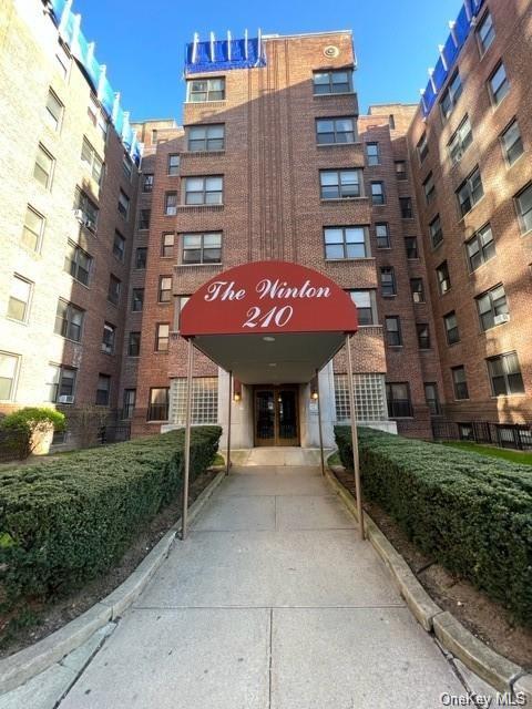 210 Martine Avenue 2M, White Plains, New York - 1 Bathrooms  
2 Rooms - 