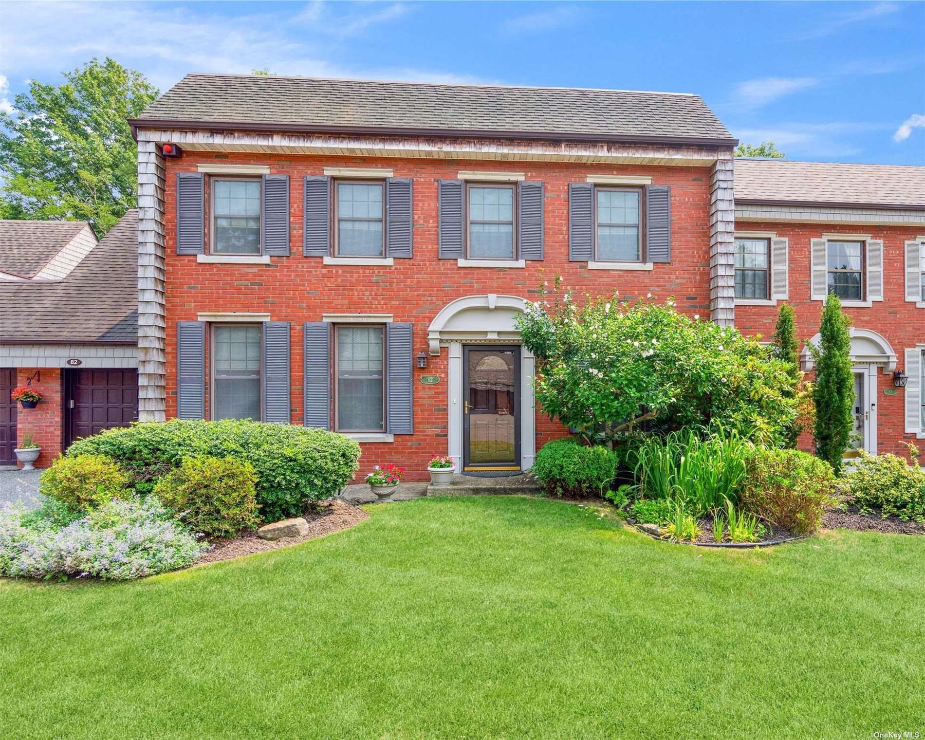 View Bay Shore, NY 11706 townhome