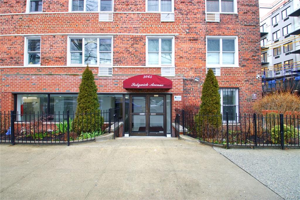 3065 Sedgwick Avenue 5C, Bronx, New York - 2 Bedrooms  
1 Bathrooms  
5 Rooms - 