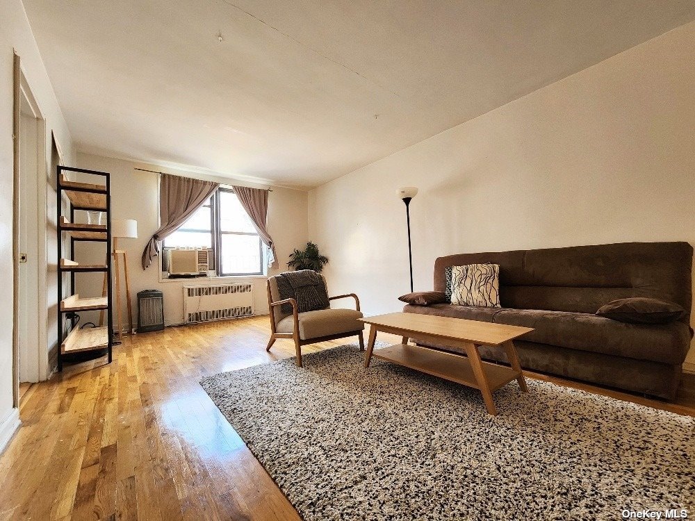 Dartmouth Street St 4B, Forest Hills, Queens, NY - 2 Bedrooms  
1 Bathrooms  
4 Rooms - 