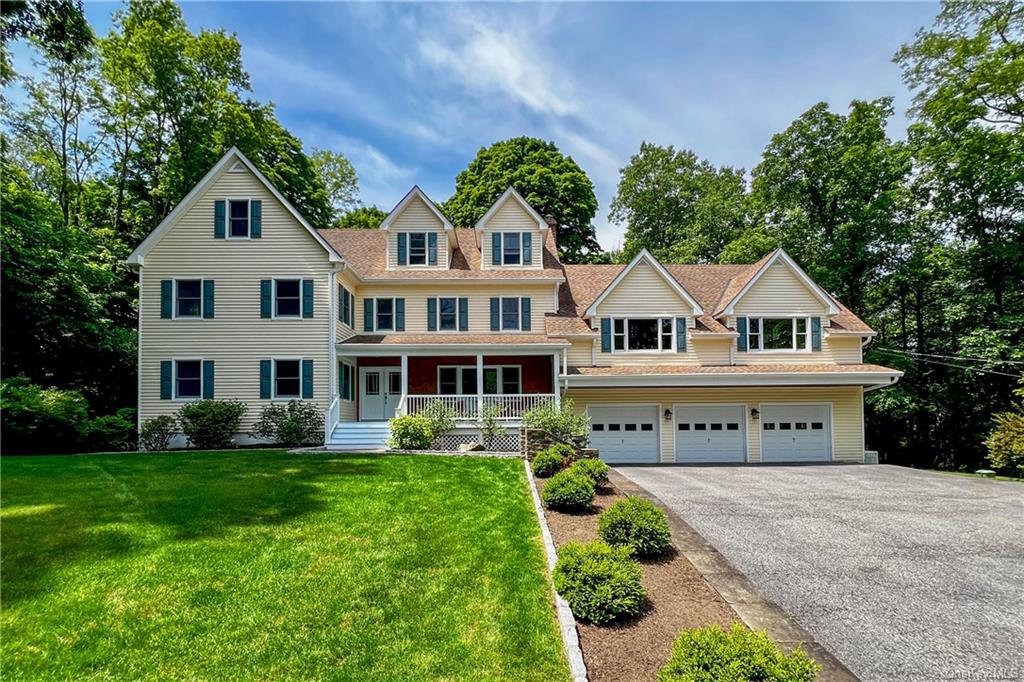 9 Carol Drive, Mount Kisco, New York - 4 Bedrooms  
5 Bathrooms  
11 Rooms - 