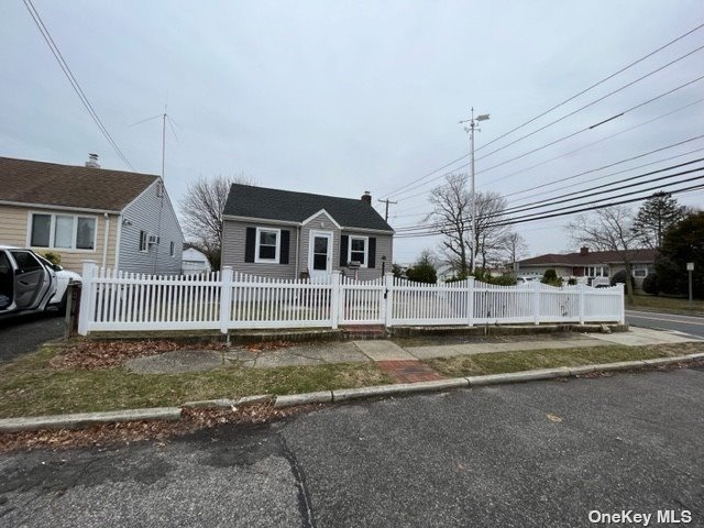 Photo 2 of 28 of 199 N Erie Avenue house