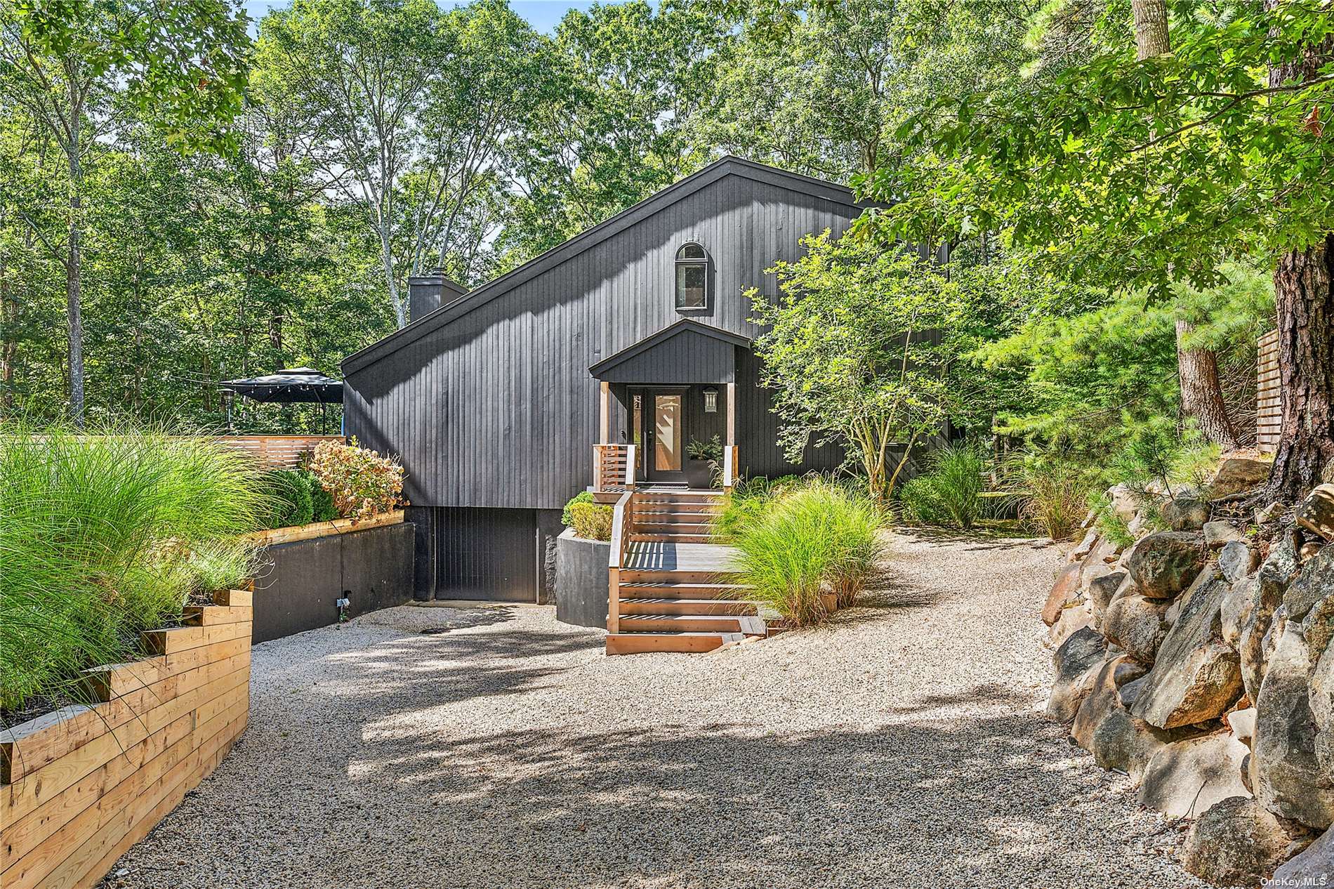 6 James Street, East Hampton, Hamptons, NY - 3 Bedrooms  
3.5 Bathrooms - 