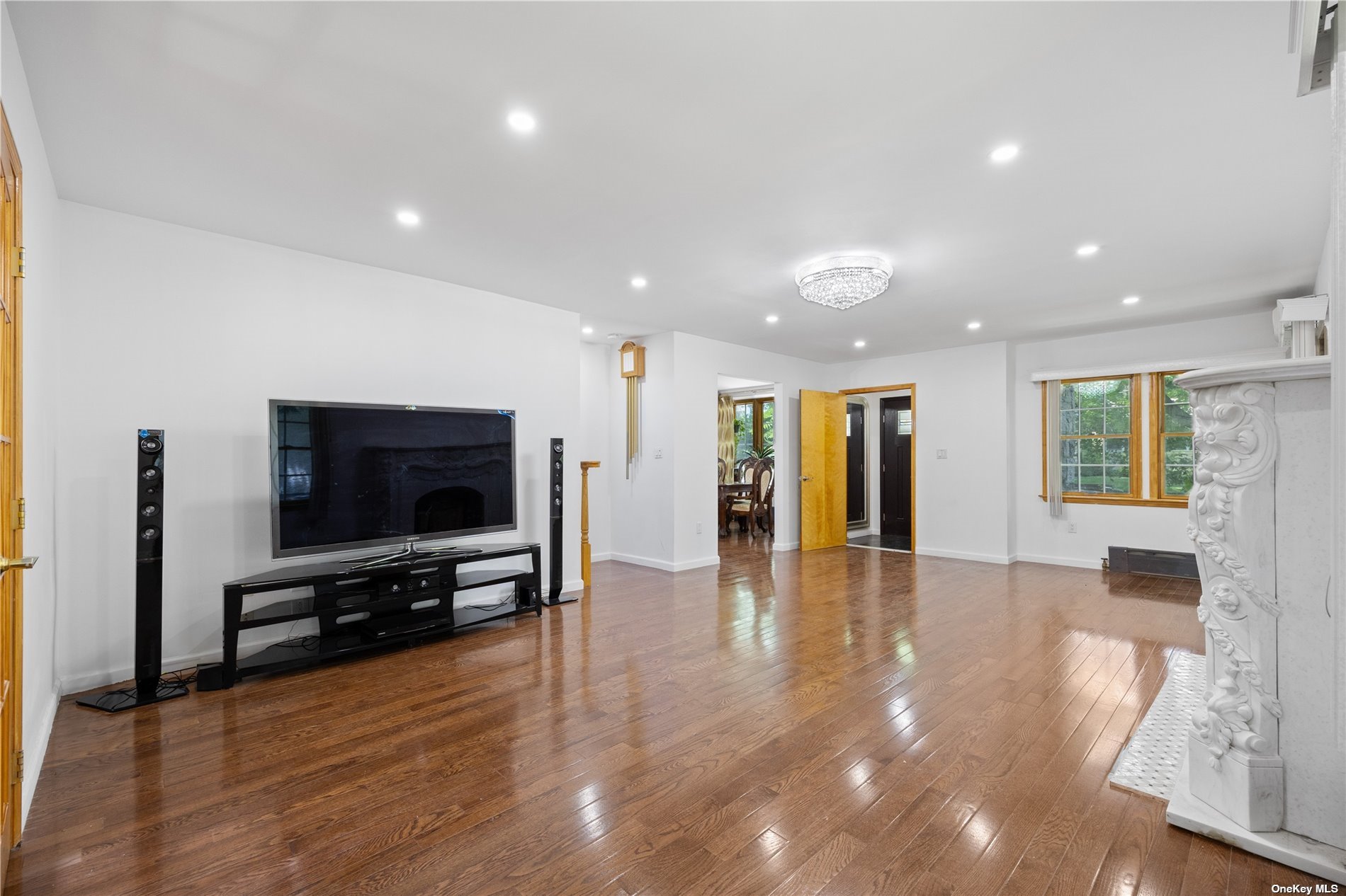 356 Hollywood Avenue, Douglaston, New York image 3