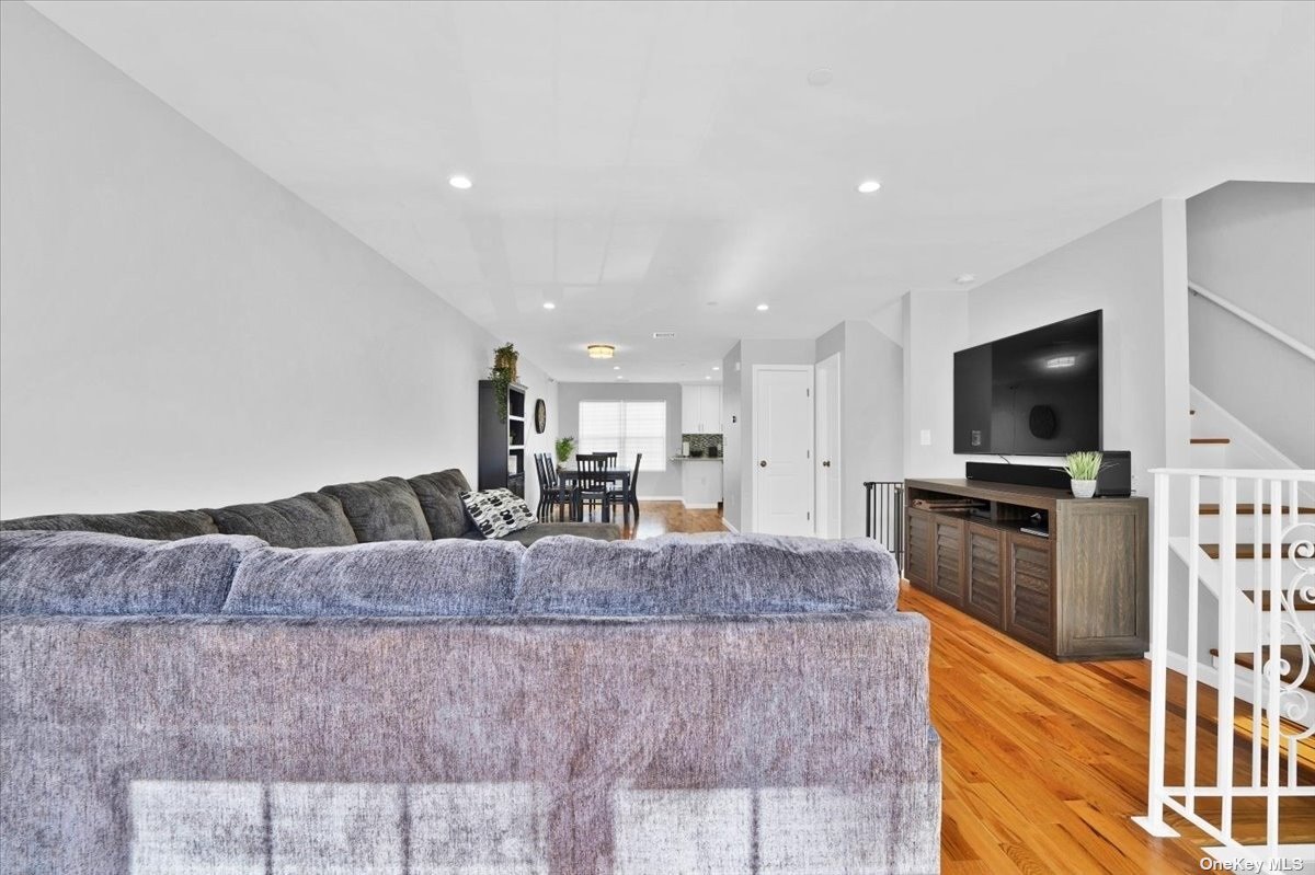 Photo 11 of 32 of 156 S Franklin Street townhome