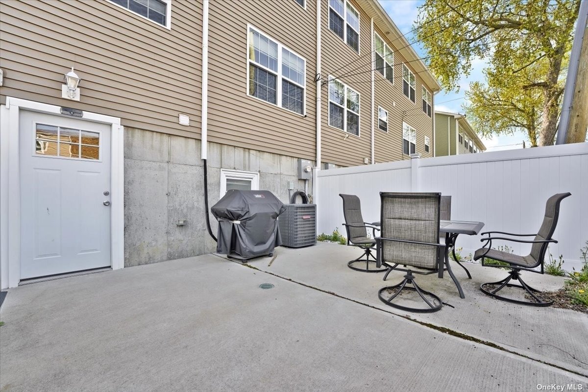 Photo 32 of 32 of 156 S Franklin Street townhome