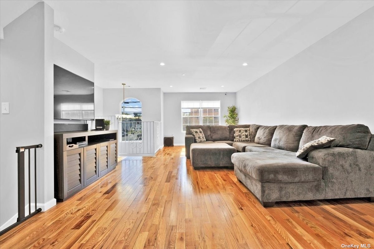 Photo 9 of 32 of 156 S Franklin Street townhome