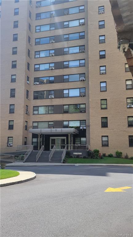 6 Fordham Oval 2D, Bronx, New York - 1 Bedrooms  
1 Bathrooms  
3 Rooms - 