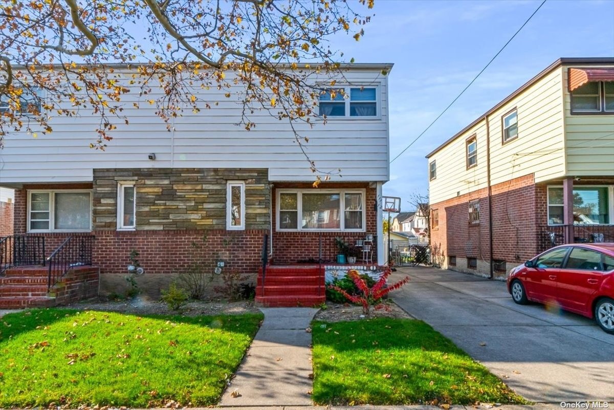 11112 Francis Lewis Boulevard, Queens Village, Queens, NY - 3 Bedrooms  
3 Bathrooms  
7 Rooms - 