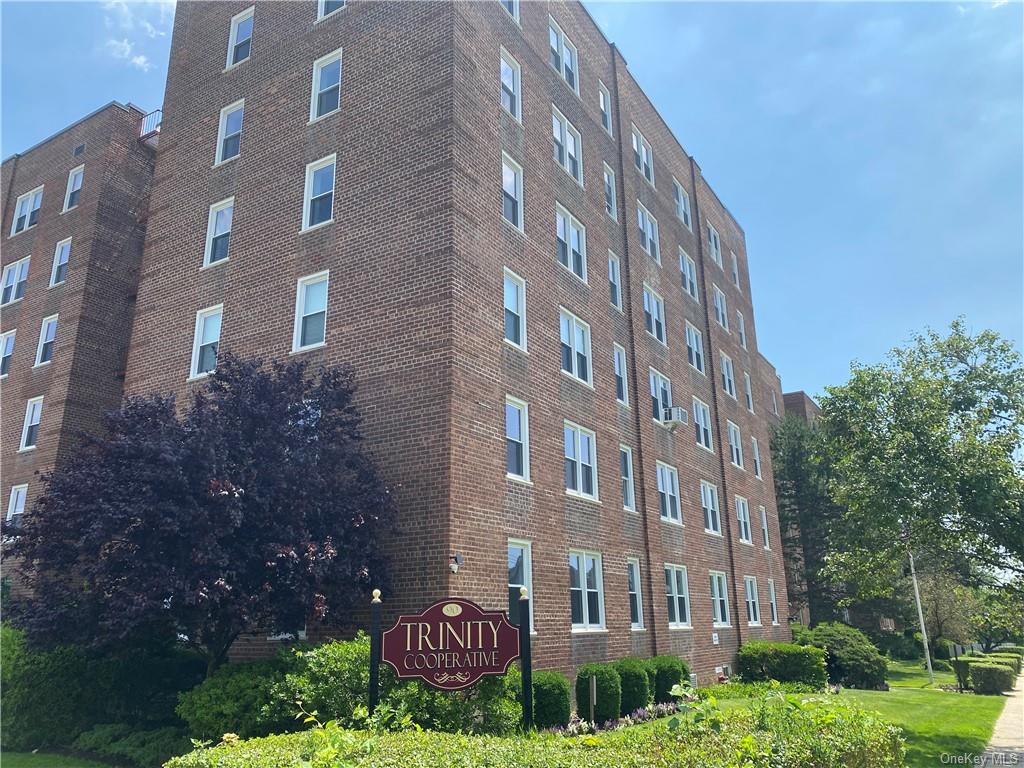 90 Union Street 6K, New Rochelle, New York - 2 Bedrooms  
1 Bathrooms  
4 Rooms - 