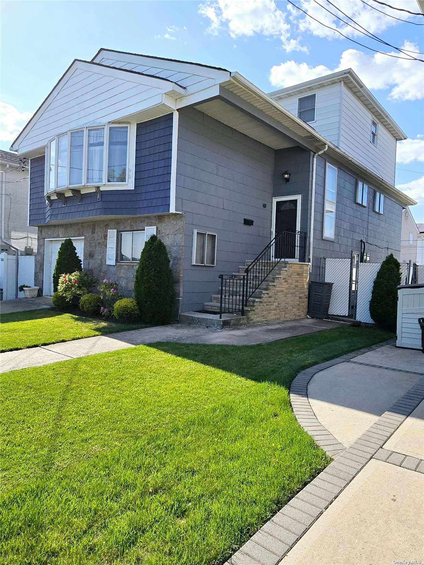 Property for Sale at 8107 161st Avenue, Howard Beach, Queens, NY - Bedrooms: 7 
Bathrooms: 3 
Rooms: 14  - $999,000