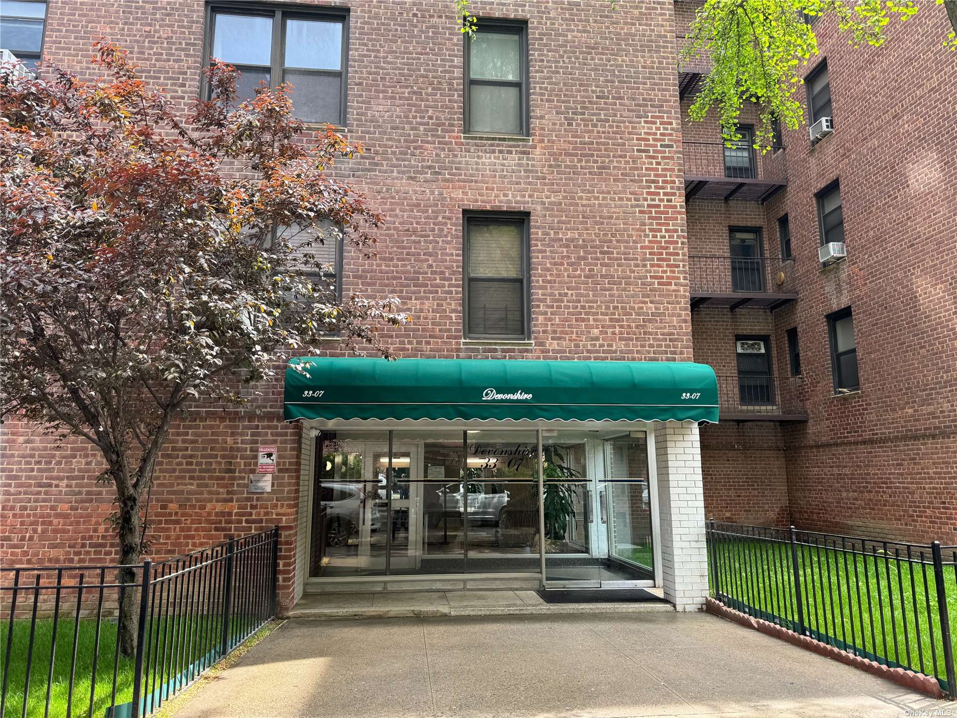 3307 91st Street 6F, Jackson Heights, Queens, NY - 3 Bedrooms  
2 Bathrooms  
6 Rooms - 