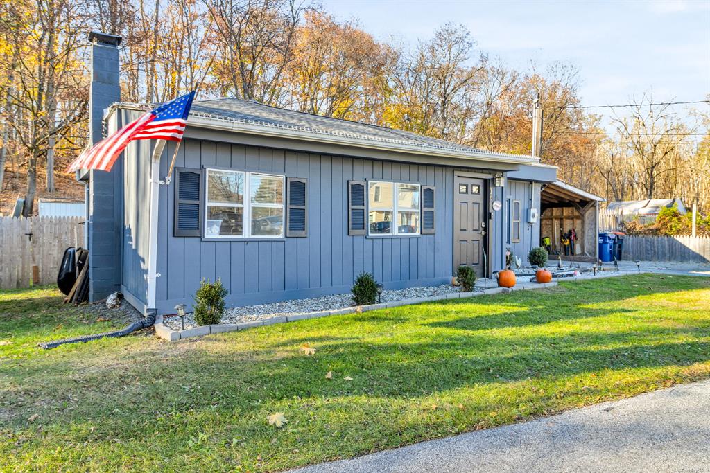 16 Cedar Street, Staatsburg, New York - 2 Bedrooms  
1 Bathrooms  
5 Rooms - 