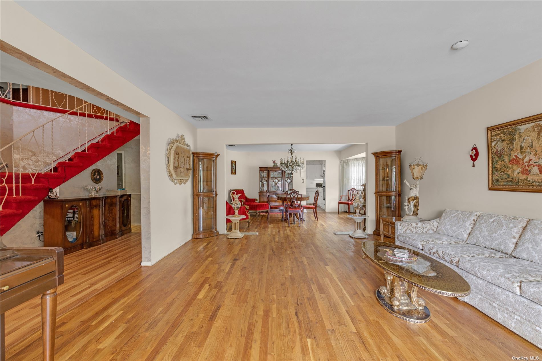 2 Hunt Ct Ct, Roslyn, New York image 9