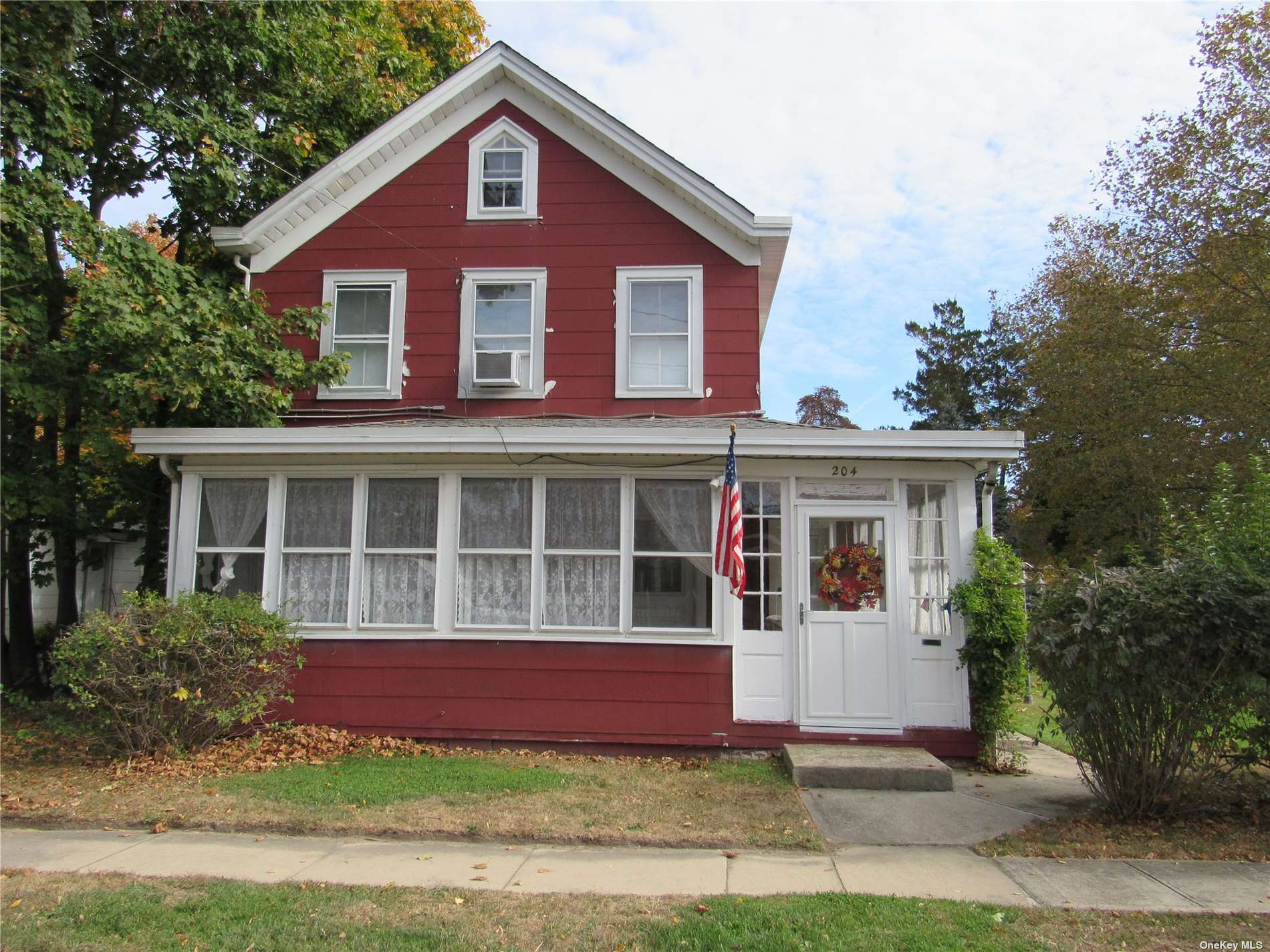 204 Union Avenue, Riverhead, Hamptons, NY - 3 Bedrooms  
2 Bathrooms - 