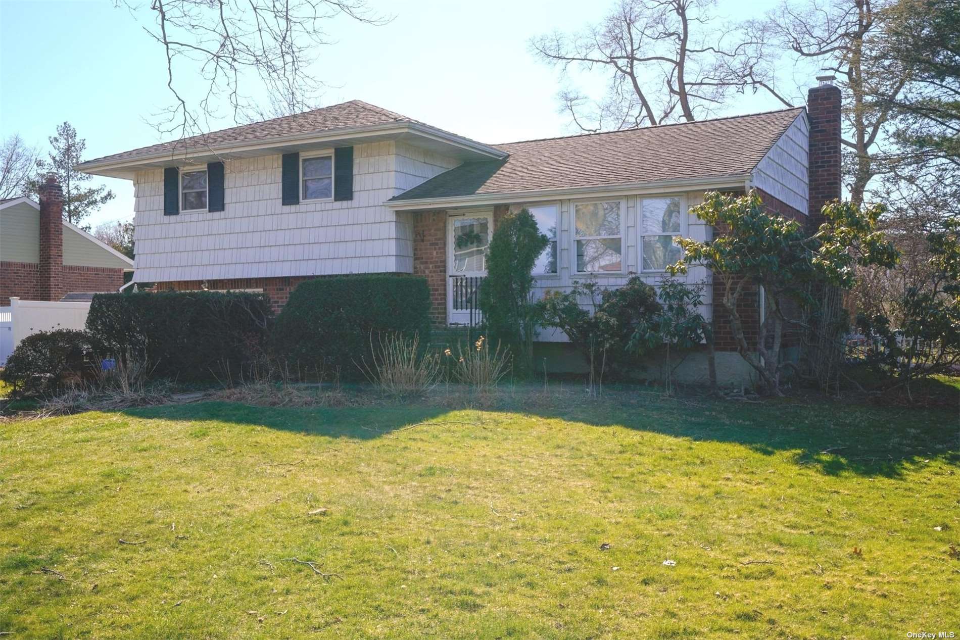 Property for Sale at 8 Sycamore Lane, Commack, Hamptons, NY - Bedrooms: 3 
Bathrooms: 2  - $599,000