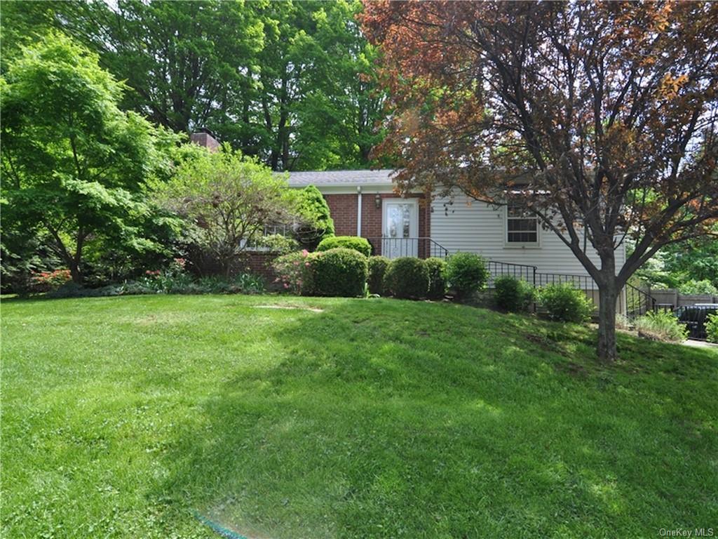 Rental Property at 450 Bedford Road, Bedford Hills, New York - Bedrooms: 3 
Bathrooms: 2 
Rooms: 7  - $5,300 MO.