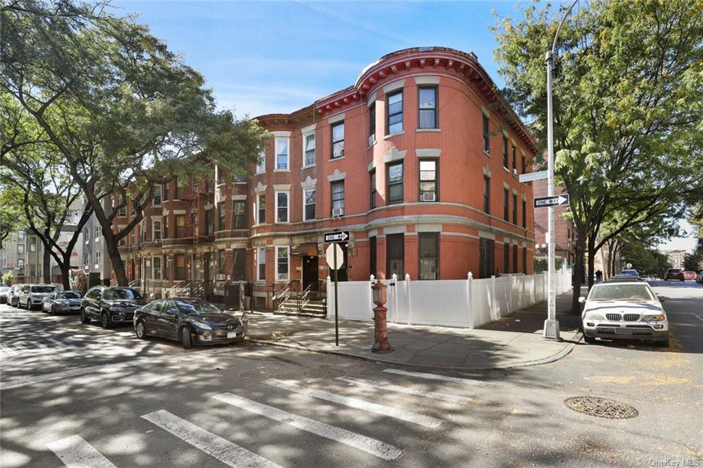 Photo 1 of 1827 Topping Avenue, Bronx, New York, $1,100,000, Web #: 6273931