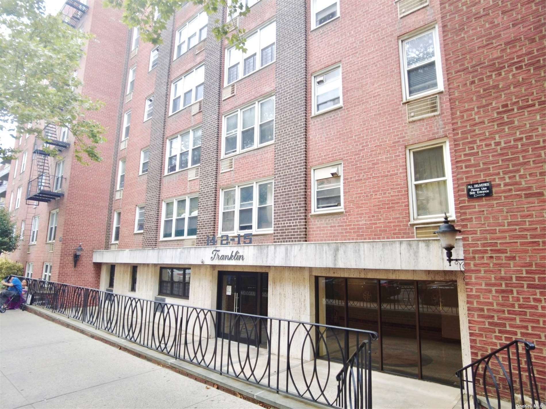 14215 Franklin Ave Ave 6L, Flushing, Queens, NY - 2 Bedrooms  
2 Bathrooms  
6 Rooms - 