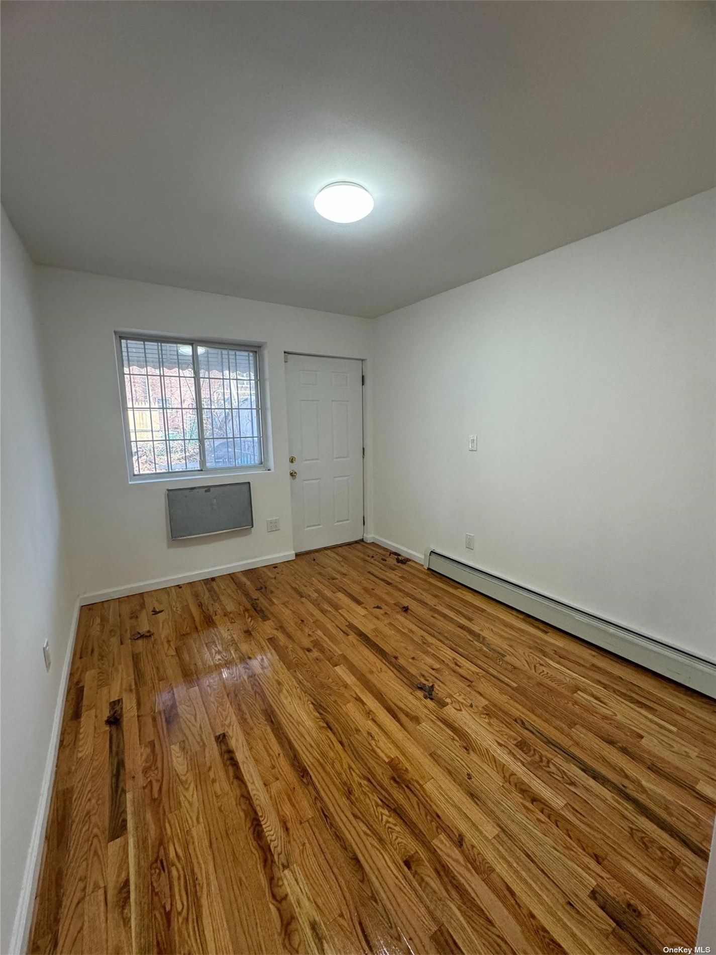 Rental Property at 1049 East 226 Street St 1, Bronx, New York - Bedrooms: 3 
Bathrooms: 1 
Rooms: 5  - $3,464 MO.