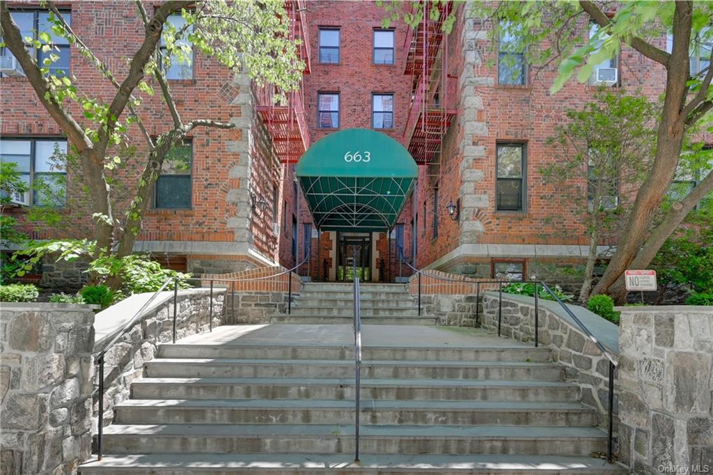 663 Locust Street #1E, Mount Vernon, New York image 2