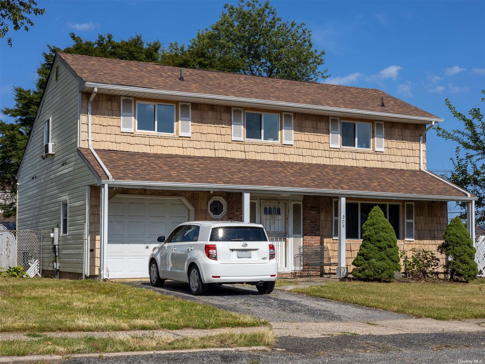 209 Tree Avenue, Central Islip, New York image 3