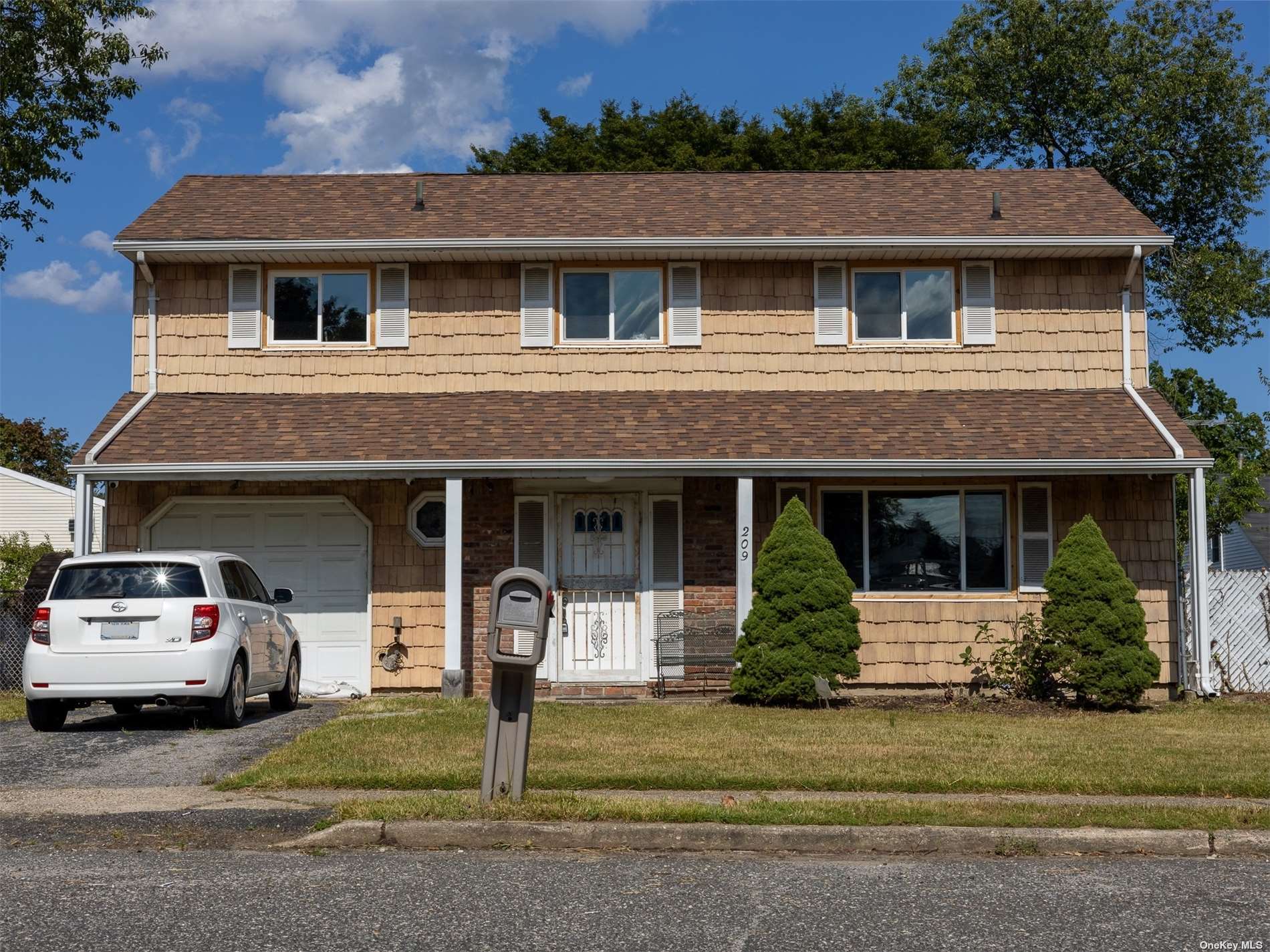 209 Tree Avenue, Central Islip, New York image 2