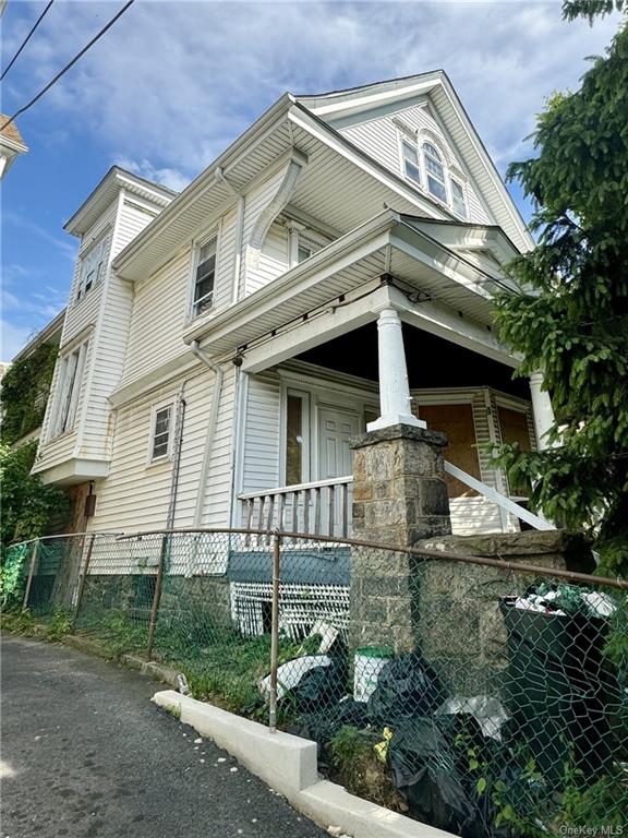 44 Livingston Avenue, Yonkers, New York - 13 Bedrooms  
4 Bathrooms  
11 Rooms - 