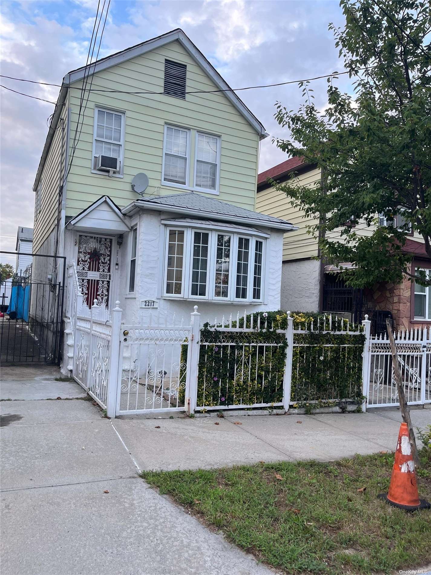 Property for Sale at 2217 Homer Avenue, Bronx, New York - Bedrooms: 3 
Bathrooms: 2 
Rooms: 7  - $550,000
